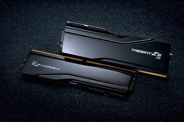 芝奇于MSI MEG Z890 GODLIKE主板上展示 超高速DDR5 CU-DIMM内存DDR5-9200 1.1V 16GBx2