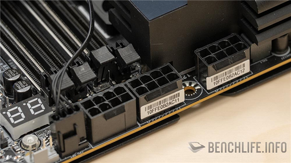 三个8-pin供电!技嘉首款Z990主板亮相:为Intel 52核桌面怪兽铺路