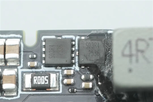 拆解报告:小米金沙江10000mAh 45W超薄磁吸移动电源