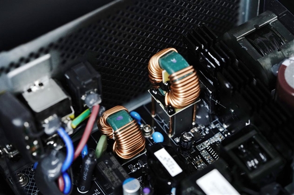 125mm短身 + ATX 3.1!鑫谷昆仑山海MU-850GD电源图赏