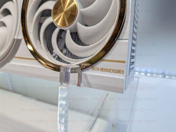 中国专属旗舰!七彩虹RTX 5090D v2 30周年纪念版首曝:全新设计