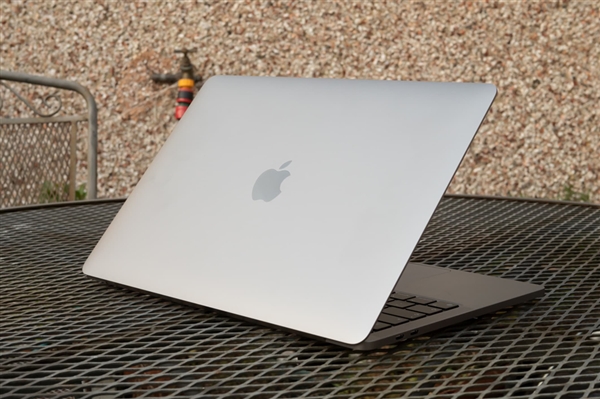 苹果MacBook Ultra首发全新OLED:Mini-LED落幕