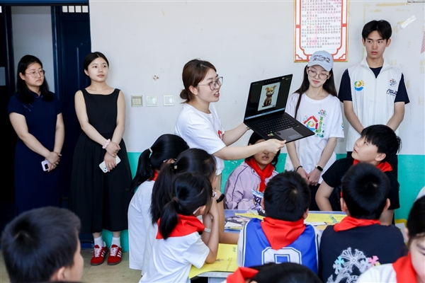 华硕e创志愿者行动走进石家庄赞皇县 为孩子们送上“六一”科技礼