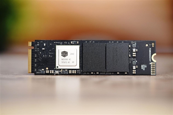 疾速14400MB/s!雷克沙NM1090 Pro 8TB SSD图赏