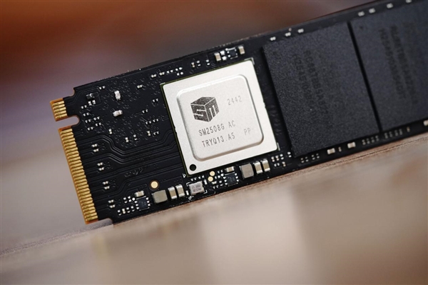 疾速14400MB/s!雷克沙NM1090 Pro 8TB SSD图赏
