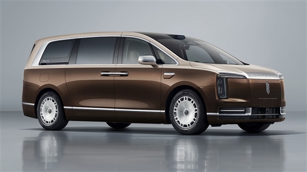 余承东官宣:尊界V800定位超高端MPV