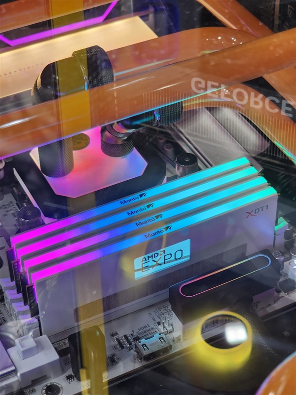 内存也玩显示屏!V-Color推OLED DDR5:最高速度6000MT/s