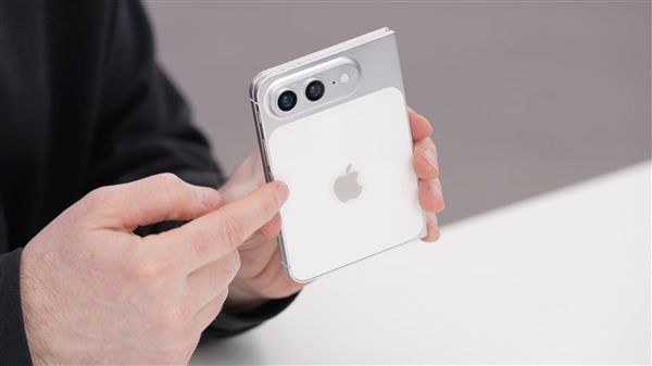 苹果折叠屏不再是传说!iOS 27提前泄露iPhone Ultra:9月见真章