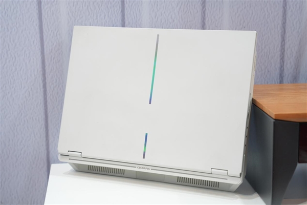 水冷新机亮相!七彩虹隐星系列星风版首登COMPUTEX 2026,预计三季度上市!