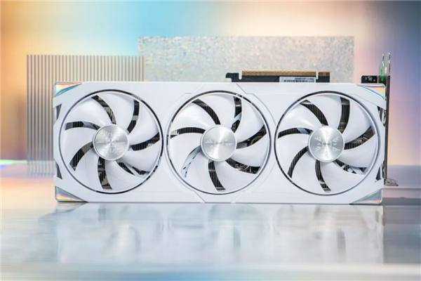 《太阳朋克:浮岛家园》耕升GeForce RTX 5070 踏雪 OC构筑云海乌托邦