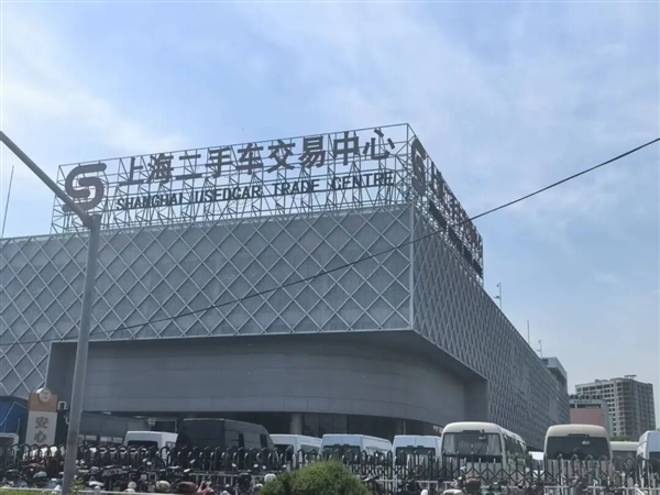 奔驰14万、奥迪17万!二手豪车跌至白菜价 车商哭诉卖一辆亏一辆