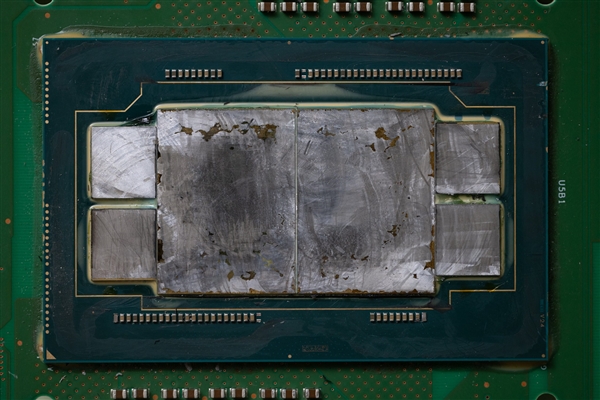 Intel废弃GPU样品意外流出!双芯+四颗HBM2E