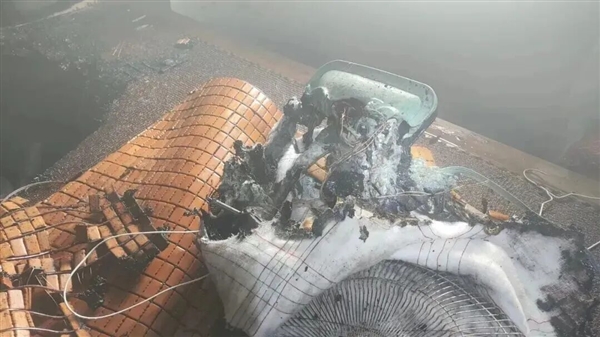 广东一洗衣机自燃起火 网友:水火竟然相容了