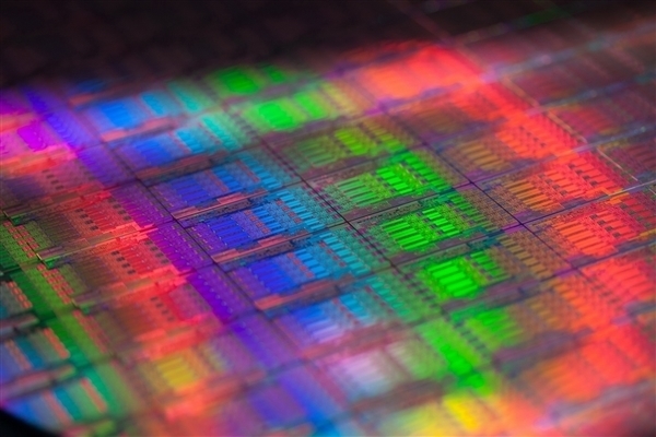 抢占1.4nm节点先机 Intel 14A良率已达40%:明年就见到