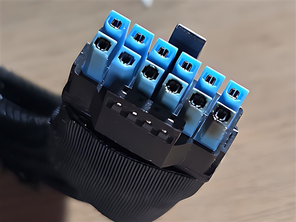 12V-2×6再出事故!RX 9070 XT供电线烧熔毁:送修惨遭拒保
