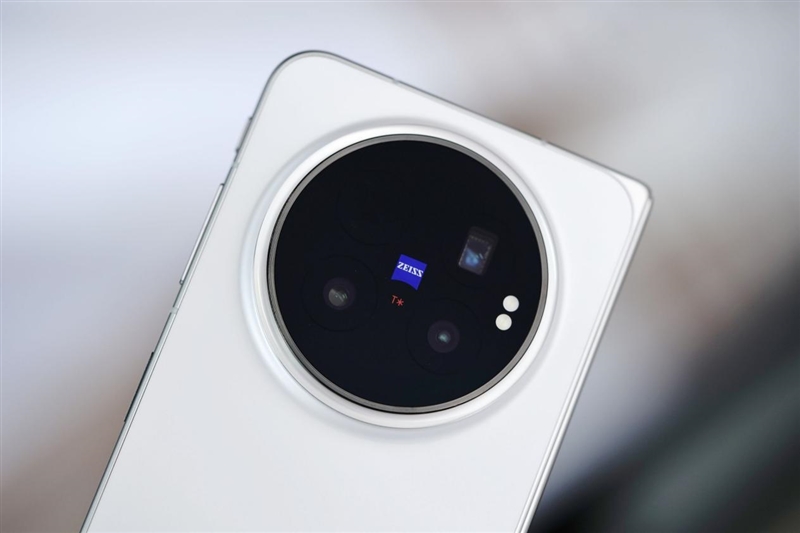 超强小V单同款影像系统 vivo X Fold6手机全面评测:一款用出了电脑味儿的大折屏