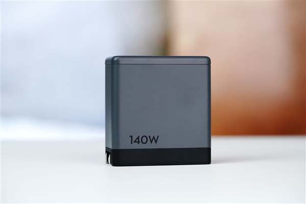 2C1A轻松充笔记本!大疆DJI power 140W氮化镓充电器图赏