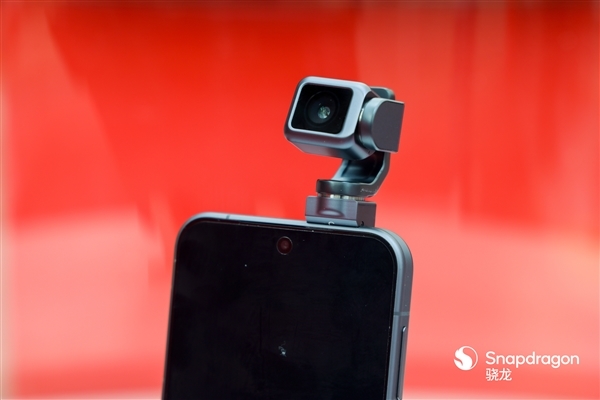 全球首款机器人手机!曝荣耀Robot Phone将于8月发布