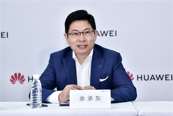 新问界M9是地球最强悍SUV 没有之一!余承东:领先友商至少两年 欢迎来对比