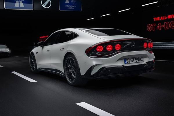 满配价167万直逼V12超跑!AMG GT四门跑车纯电版欧洲开订
