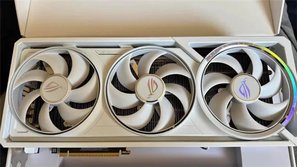 二手市场捡漏:1.3万的RTX 5080花三千多拿下!差一点被截胡