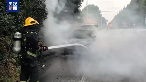行驶中突然起火!夏季车辆自燃频发:这5件事千万别做