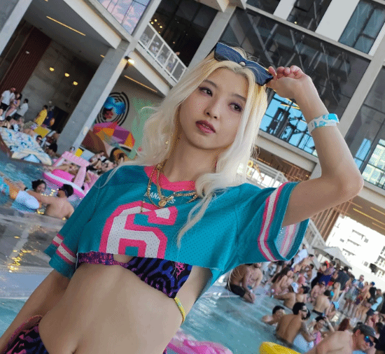 金发白肤美女COS《GTA6》封面女郎!你更喜欢哪版