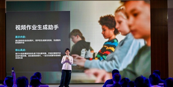 不是概念噱头!英特尔用三招让智能体PC真正人人可用