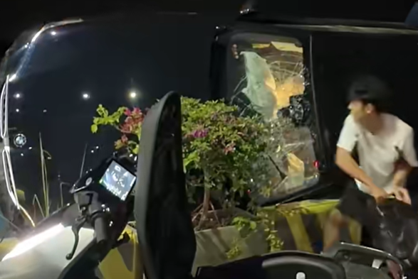 18岁小伙凌晨拆极核电池砸车救人:极核副总全网寻人送车