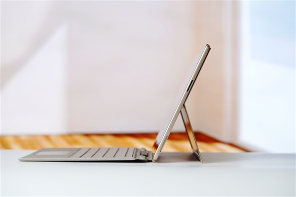 全能2合1 AI平板生产力拉满!全新13英寸Surface Pro图赏
