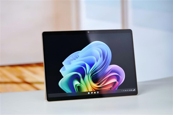 全能2合1 AI平板生产力拉满!全新13英寸Surface Pro图赏