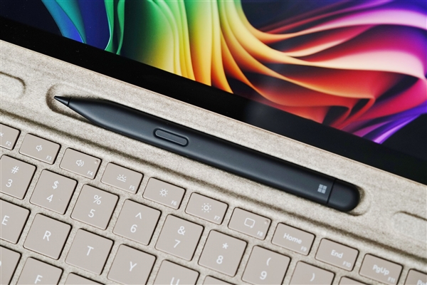 全能2合1 AI平板生产力拉满!全新13英寸Surface Pro图赏