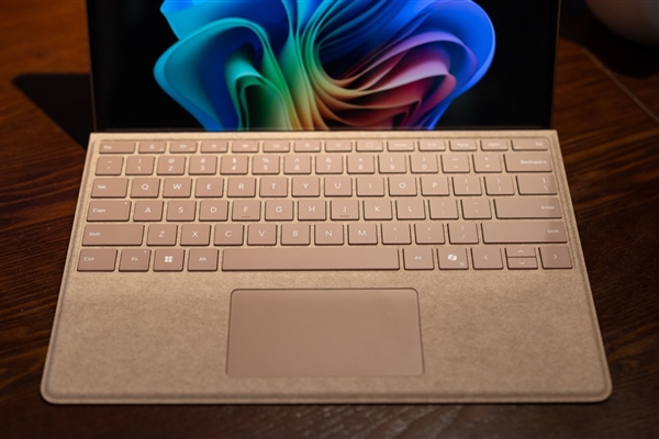 全新Surface Pro 13英寸上手体验:骁龙芯+Win11 移动办公神器