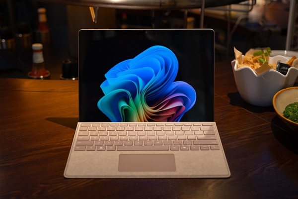全新Surface Pro 13英寸上手体验:骁龙芯+Win11 移动办公神器