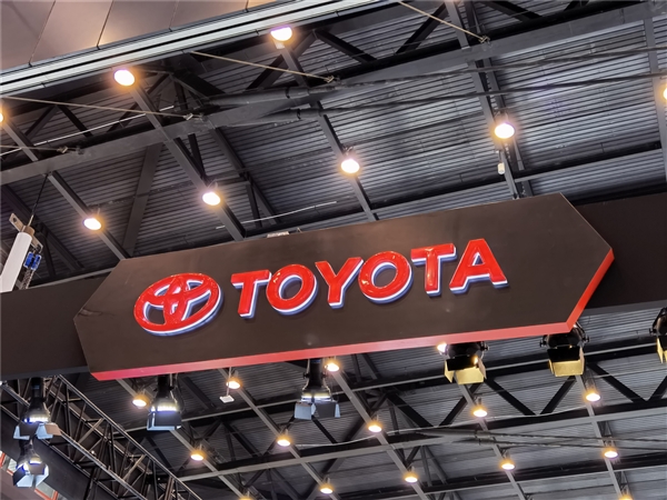 凯美瑞要出运动版!丰田Camry Apex商标曝光:底盘操控大升级