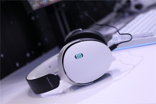 七彩虹多款音频新品亮相Bilibili World 2026:可DIY灯板、高清屏监控主机