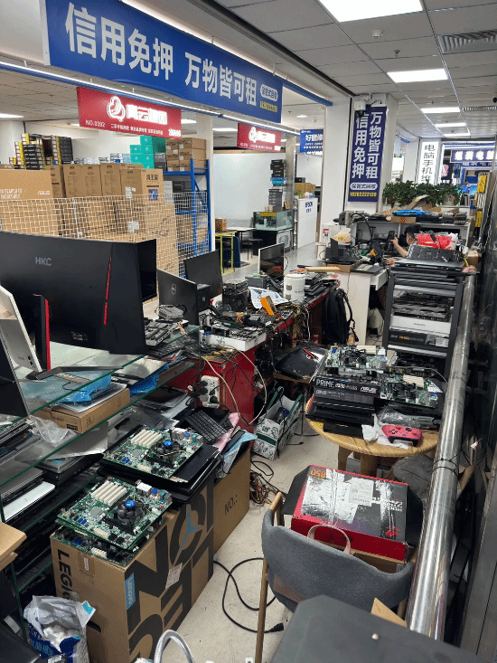 老外逛中国电脑城吃惊!没有标价 5090摆满地