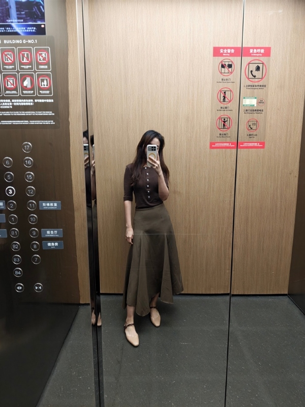 新一代小金刚Note 17系列本月发布 胡馨心晒照:彩排准备中