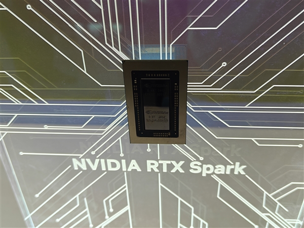 英伟达BW 2026超级芯片RTX Spark首展惊艳:巨型GPU墙成打卡地标