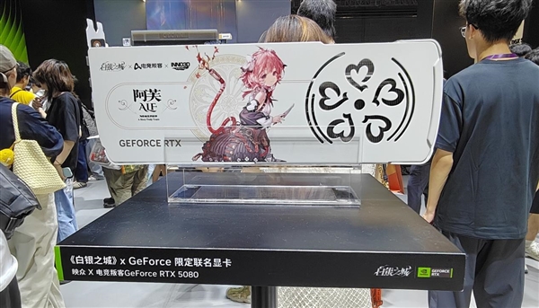 英伟达BW 2026超级芯片RTX Spark首展惊艳:巨型GPU墙成打卡地标