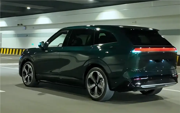 高颜值大五座SUV!小鹏G9L实车曝光:增程纯电齐发