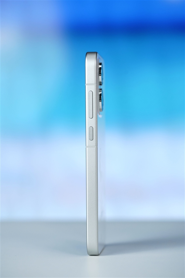 首创3D冰透悬浮!OPPO Reno16图赏