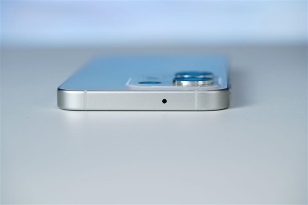 首创3D冰透悬浮!OPPO Reno16图赏