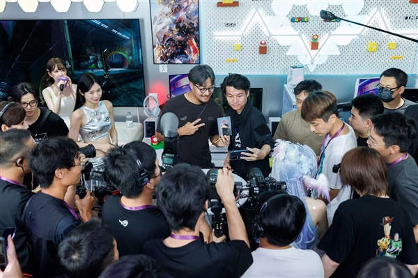 华硕主板点燃BW2026 ROG玩创宇宙引玩家狂欢