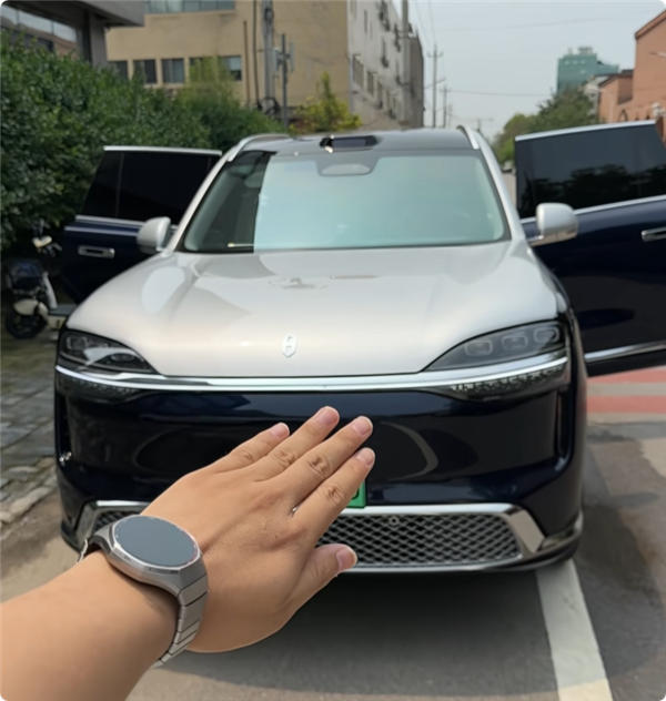 博主测试问界M9高速极限续航:电量归零跑了461公里