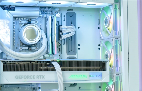 融入雕妹二次元设计!技嘉B850 AORUS ELITE-P ICE主板图赏