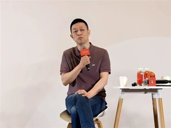 李斌亲口承认:特斯拉智驾领先行业 但我们能跟它掰手腕