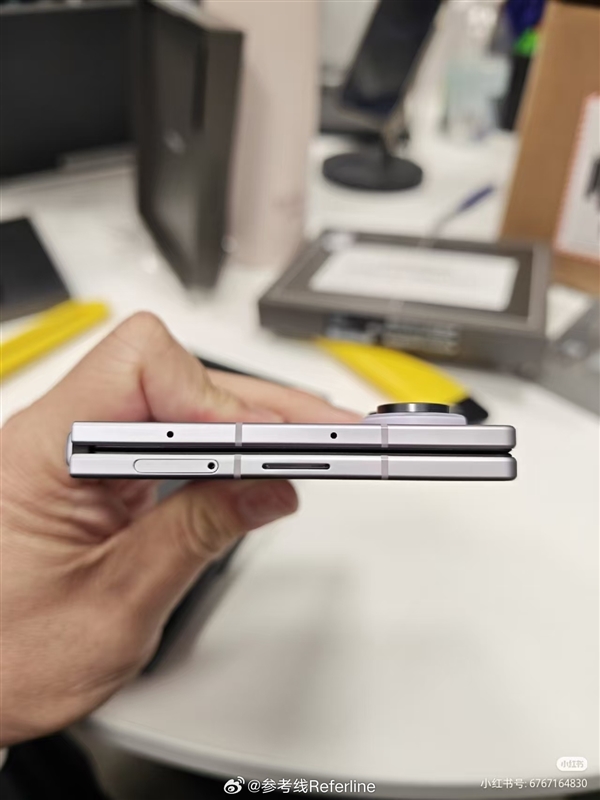 安卓首款阔折叠手机!三星Galaxy Z Fold 8真机上手图出炉 今晚发布