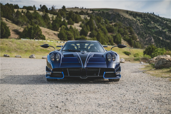 车主意外离世 绝世孤品帕加尼Huayra Roadster手动档将拍卖