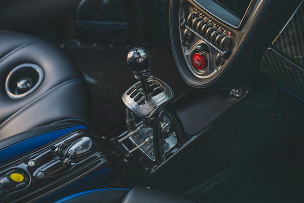 车主意外离世 绝世孤品帕加尼Huayra Roadster手动档将拍卖